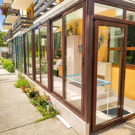 Cozy Nest With Glass Veranda Appartement *